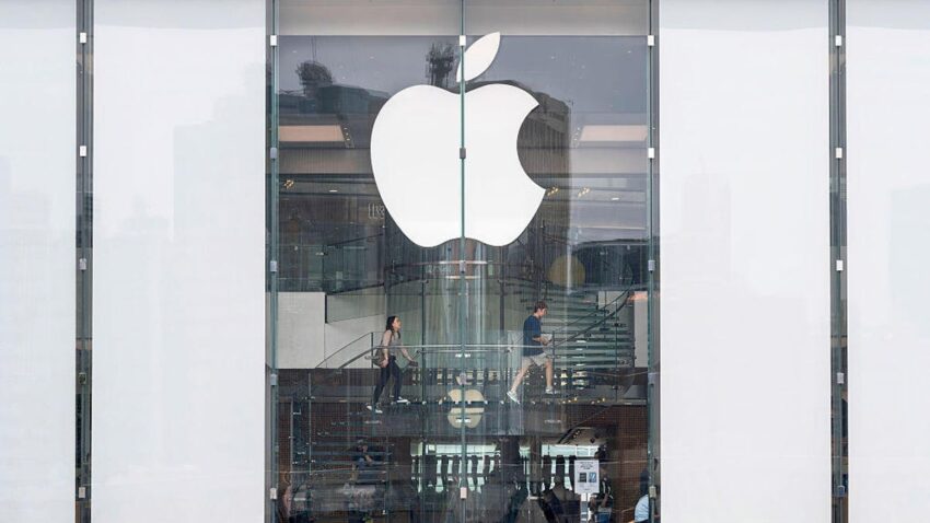 Apple готовит складной