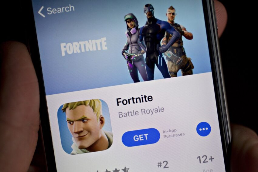 Epic Games требует