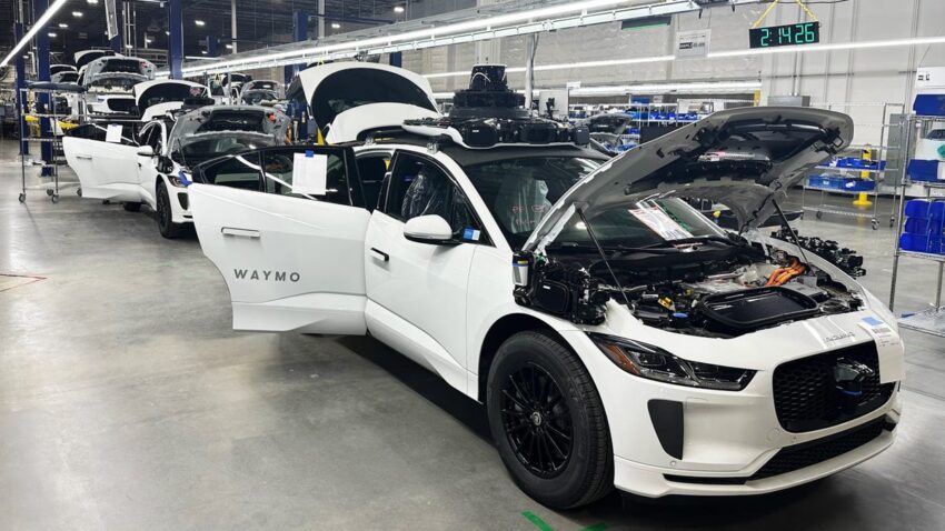 Waymo расширяет парк