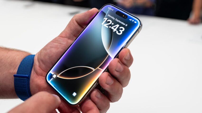 Apple выплатит $95