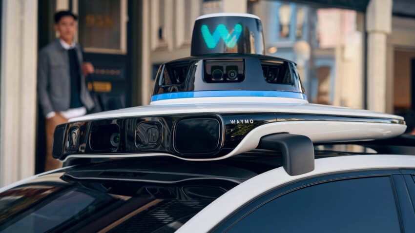 Waymo отзывает 1200
